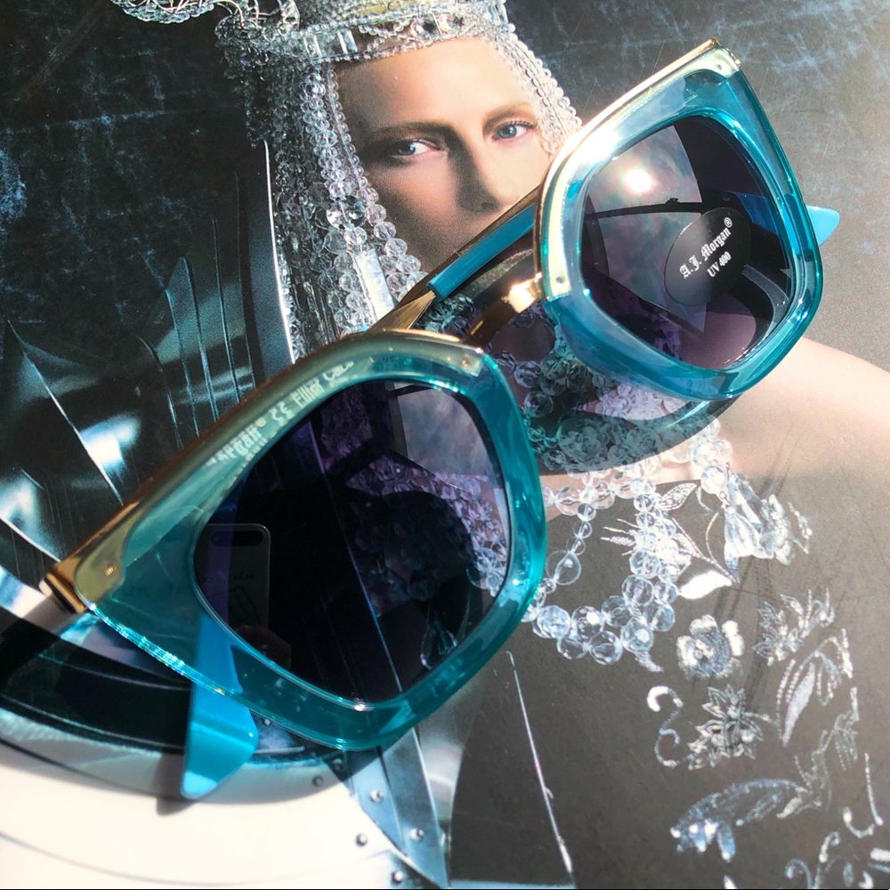 *NIB* Retro Style Blue and Gold Cat Eye Sunglasses with Violet Tinted UV Lenses